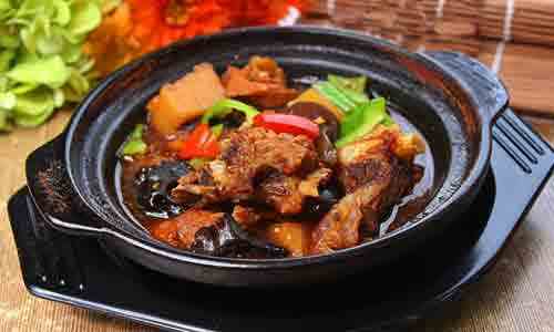 投資楊銘宇黃燜雞米飯開店 多重美食穩(wěn)客源