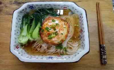 麥連吉味面館加盟費比較便宜，選址也比較靈活，是大眾創(chuàng)業(yè)的好選擇