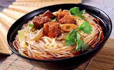 重慶老五牛肉面加盟怎么樣？天下特色面食結合兼具特色,現誠招加盟商!
