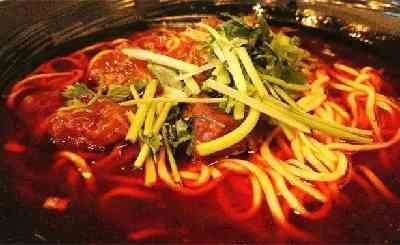 紅燈照牛肉面加盟優(yōu)勢(shì)有哪些呢？以特色的懷舊風(fēng)格深深的吸引成都本地人的追捧