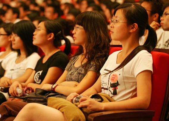 女性搞投資，行業積累是***，清華北大學歷是標配？