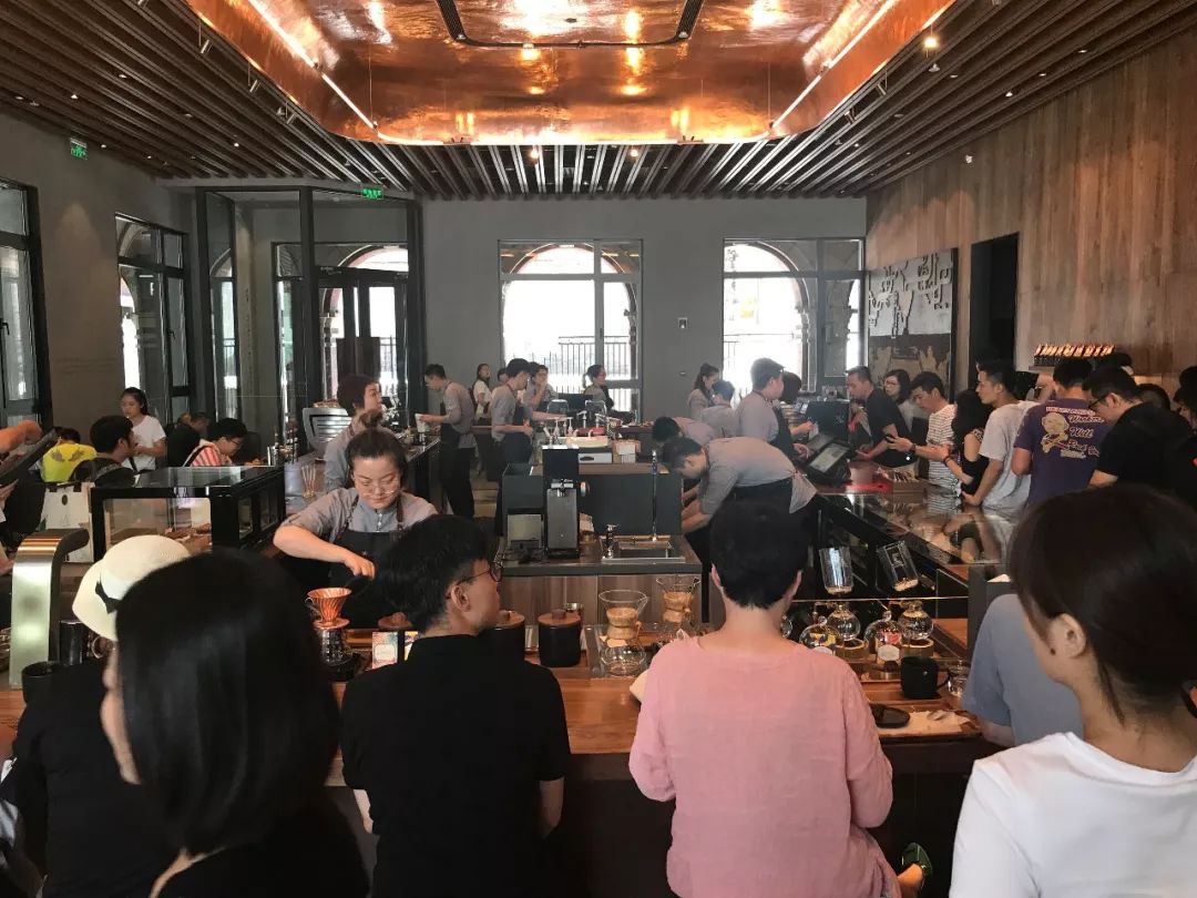 北京星巴克臻選店開業！咖啡、茶、酒全都有，到底想干啥？