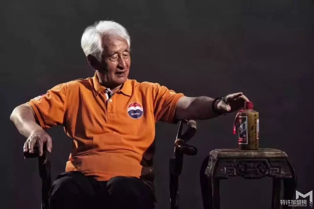 匠心丨他50多年喝下兩噸白酒，品牌做到萬億市