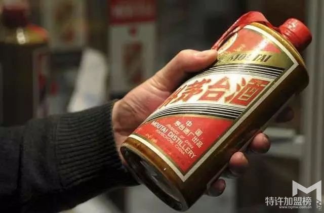 匠心丨他50多年喝下兩噸白酒，品牌做到萬億市