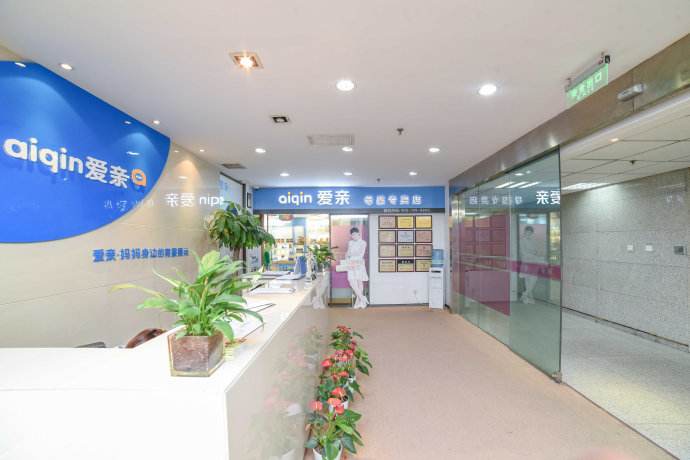 一周歲嬰兒的奶粉去超市買好還是在孕嬰店買好?