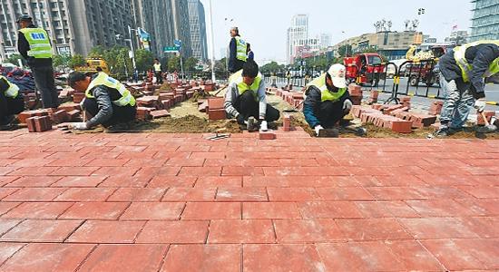 合肥街頭試用新型環保道板磚