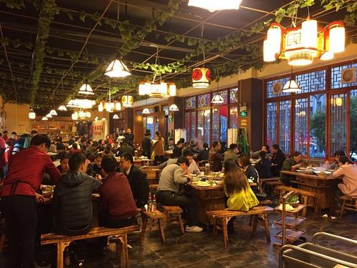 今年做餐飲加盟店還掙錢嗎?