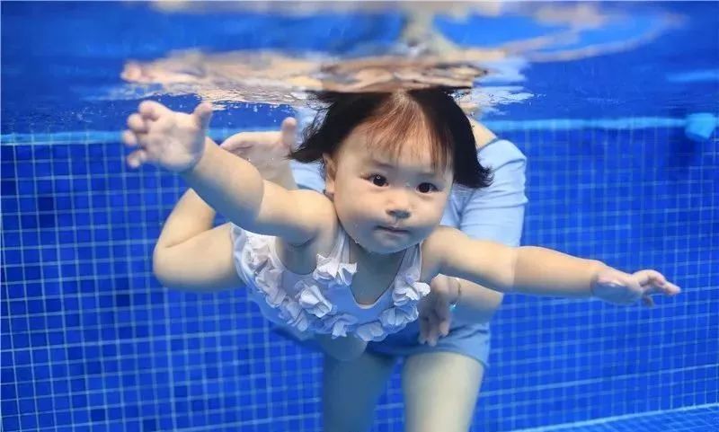 魚兒親子嬰幼兒游泳館加盟怎么樣 保姆扶持優勢多多