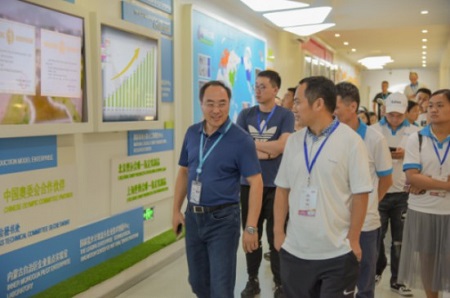 加盟愛親店需要多少錢攜加盟商參觀伊利