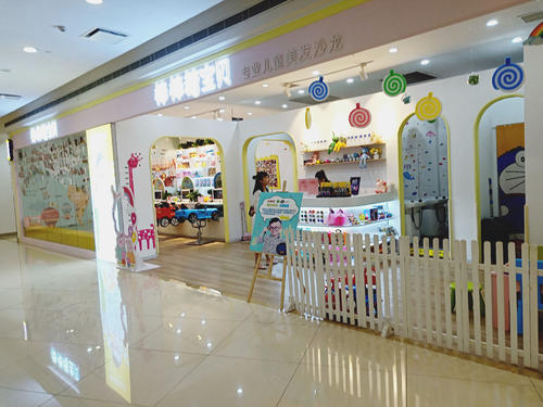 棒棒糖寶貝:開兒童理發(fā)店加盟賺錢嗎?有哪些好處?