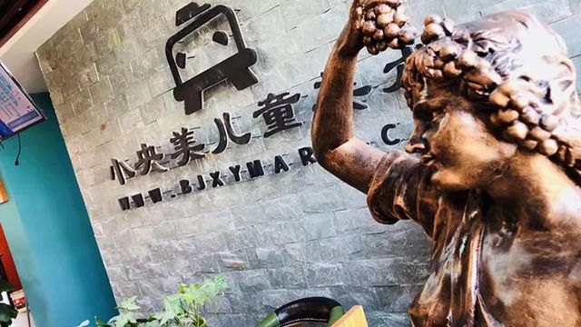 暑假班開課了,這個暑假和我一起相約小央美少兒美術加盟店吧!!!