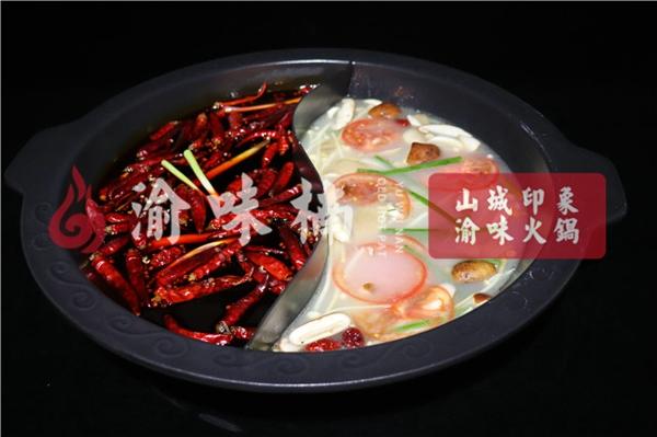 重慶***正宗的火鍋加盟店？當?shù)厝诵募饧馍系拿朗? img_height="450" img_width="600" inline="0" src="http://www.hengya989.cn/uploads/allimg/190902/4-1ZZ2150302401.jpg" style="box-sizing: border-box; border-style: none; max-width: **; display: block; margin: 10px auto; width: 600px; height: 450px;" />
	<p class="pgc-img-caption" style="-webkit-tap-highlight-color: transparent; box-sizing: border-box; margin: 0px; padding: 0px; text-align: center; font-size: 12px; color: rgb(119, 119, 119); line-height: 16px;">
		 </p>
</div>
<p style="-webkit-tap-highlight-color: transparent; box-sizing: border-box; margin: 16px 0px; padding: 0px; font-family: "PingFang SC", "Hiragino Sans GB", "Microsoft YaHei", "WenQuanYi Micro Hei", "Helvetica Neue", Arial, sans-serif; font-size: 16px;">
	<span style="-webkit-tap-highlight-color: transparent; box-sizing: border-box; font-weight: 700;">重慶哪家火鍋店***正宗？</span>重慶火鍋的靈魂在于鍋底，在炎熱9月份，小編還是建議大家選擇美容又開胃的番茄鴛鴦鍋，一半是麻辣開胃，一半是清淡養(yǎng)生。紅湯：麻辣而不燥烈，鮮香而不油膩。清湯：完美還原番茄的原味，散發(fā)的香味讓人垂涎欲滴，據(jù)說還有美容養(yǎng)顏功效。</p>
<div   id="ee8yu2u"   class="pgc-img" style="-webkit-tap-highlight-color: transparent; box-sizing: border-box; margin: 0px; padding: 0px; font-family: "PingFang SC", "Hiragino Sans GB", "Microsoft YaHei", "WenQuanYi Micro Hei", "Helvetica Neue", Arial, sans-serif; font-size: 16px;">
	<img alt=