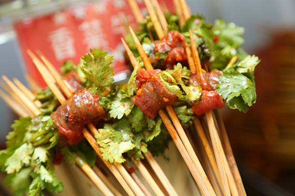 馬路簽簽串串香加盟店成本大概多少錢