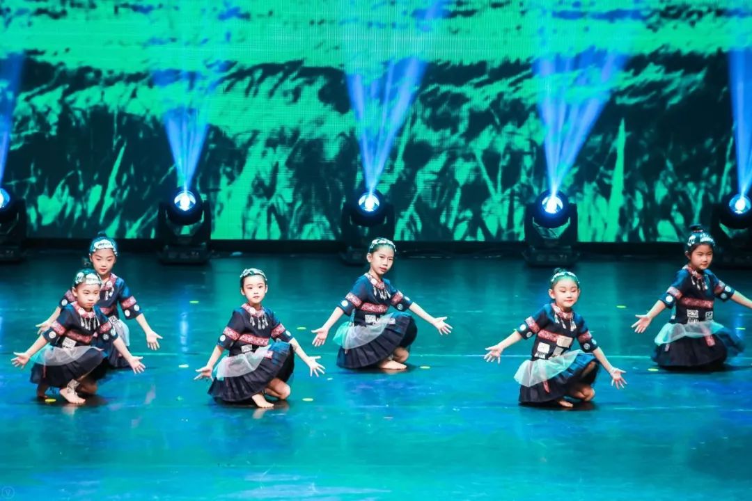 艾莎同學(xué)告訴你為什么要鼓勵(lì)孩子從小學(xué)習(xí)舞蹈