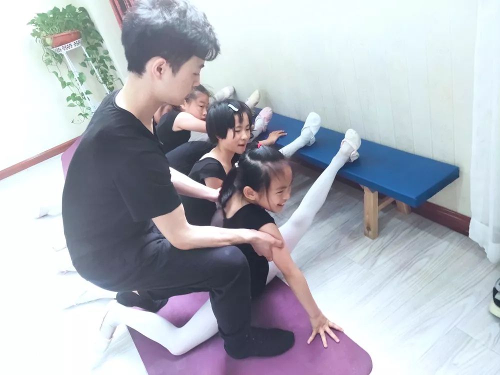 艾莎同學(xué)告訴你為什么要鼓勵(lì)孩子從小學(xué)習(xí)舞蹈