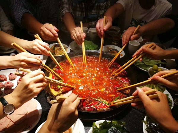 重慶口碑前十的特色火鍋：龍江碼頭老火鍋火爆出擊