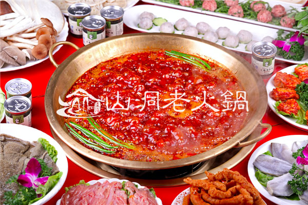 成都火鍋哪家***好吃？這家店每天都要排2小時的隊！