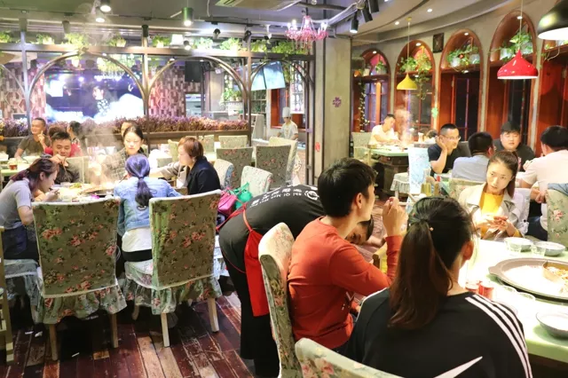 重慶火鍋店加盟排行榜，山城小龍女火鍋實(shí)力入榜