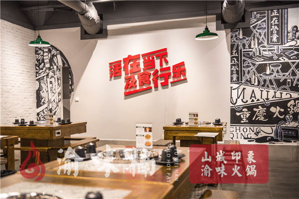 重慶哪里的火鍋好吃?反正這家排隊(duì)的人***多
