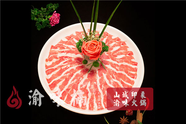 重慶哪里的火鍋好吃?反正這家排隊(duì)的人***多