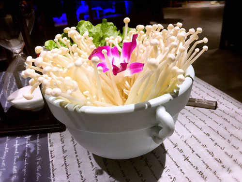 涼涼的秋季想要有點安全感，麻辣重點老火鍋了解一下