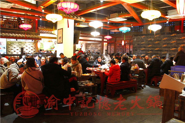 重慶火鍋加盟品牌哪個好？實打?qū)崬榧用松讨\福利