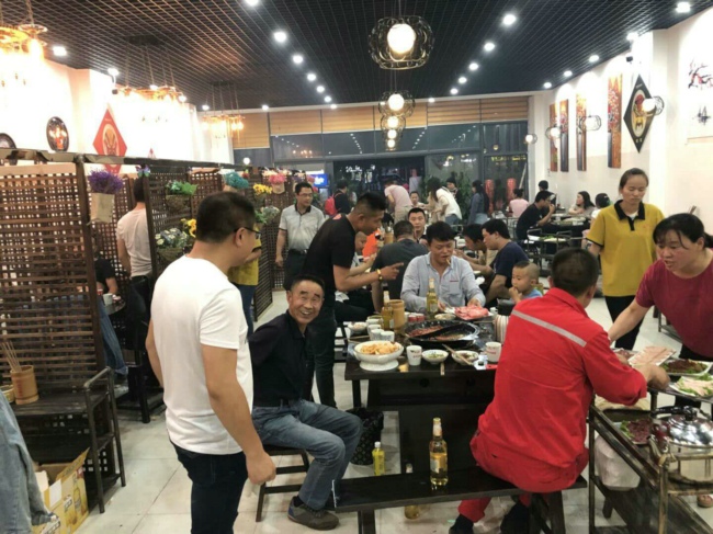 開(kāi)一個(gè)重慶火鍋店要多少錢(qián)？30萬(wàn)開(kāi)一家綽綽有余！