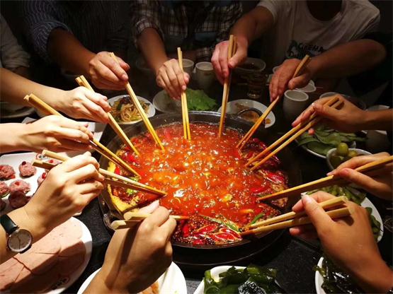 寒冷秋日必需品——麻辣重點老火鍋不能少