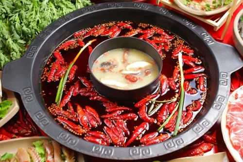 寒冷秋日必需品——麻辣重點老火鍋不能少