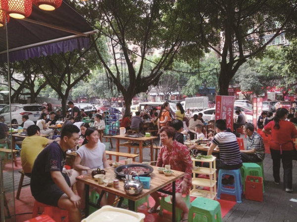 重慶十大火鍋店加盟：加盟山城小龍女讓你輕松賺大錢！