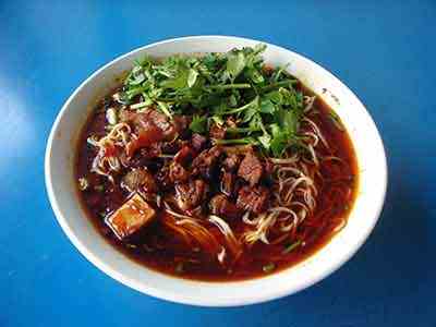 加盟牛肉面賺錢嗎?重慶老五牛肉面生意火爆