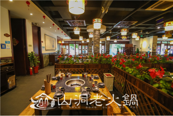 渝山洞老火鍋為什么能贏得全國各地加盟商的信賴