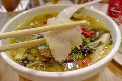 開(kāi)一個(gè)酸菜魚(yú)特色餐飲加盟店大概要多少錢？