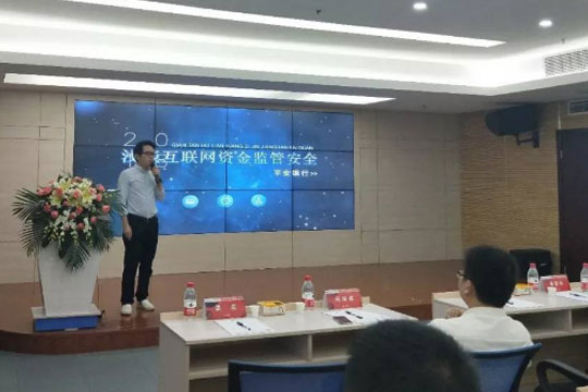 　　1、初步了解  　　您可以通過打電話、QQ、留言等方式詳細咨詢白吃俠項目的情況。  　　2、二次磋商  　　投資者親臨總部考察，與白吃俠總部工作人員進行二次磋商。  　　3、確定進貨數  　　繳納市場保證金，準備進貨款，并根據當地市場情況確定進貨機型和數量。  　　4、簽訂合同  　　白吃俠加盟商簽定加盟合同的同時，同時交納加盟費、品牌保證金、品牌權益金等費用。  　　5、確認商圈及店鋪地址  　　白吃俠總部協助合作商確認商圈及選址，以保證加盟店后期的運營。  　　6、店鋪裝修  　　白吃俠設計部提供裝修施工圖，實施門店裝潢，設備耗材及經營用品的配送，設備安裝調試。  　　7、加盟培訓  　　白吃俠加盟者到總部接受技術、管理、運營等全方面培訓，并接受考核。流程