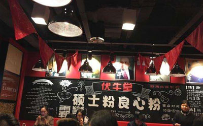 快餐加盟店在接待客人時需要做好哪些服務(wù)?