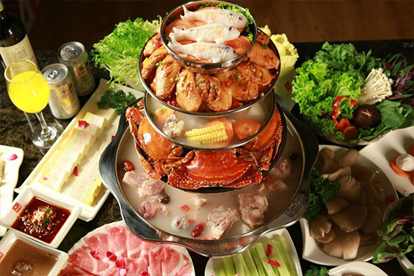 重慶現(xiàn)在什么火鍋加盟店品牌火？——過(guò)江龍火鍋