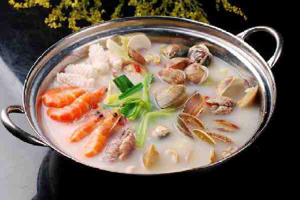 冷鍋魚火鍋加盟選擇哪個(gè)品牌好？ 加盟舟小漁冷鍋魚火鍋?zhàn)屇阕碡?cái)富盛宴