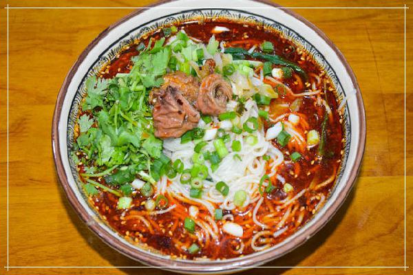 面館名字一定要起的好聽有內(nèi)涵，古香秦韻老碗面完勝