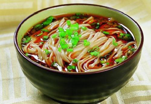新農(nóng)牛肉面加盟有哪些扶持？這個品牌多年市場發(fā)展,總部實力雄厚，創(chuàng)業(yè)完全不用擔(dān)心！