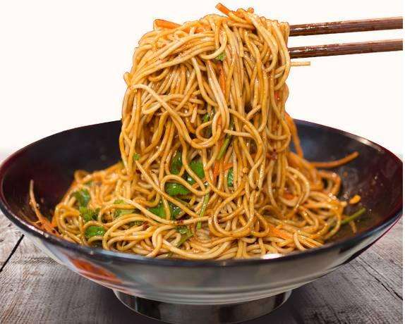 面媽媽熱干面在全國擁有上千家連鎖加盟店 生意非常紅火 銷量可觀