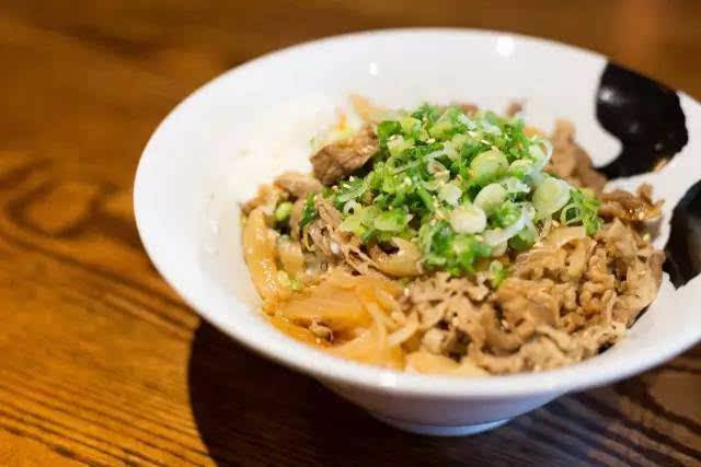 吉野家快餐加盟怎么樣?項(xiàng)目?jī)?yōu)勢(shì)有什么