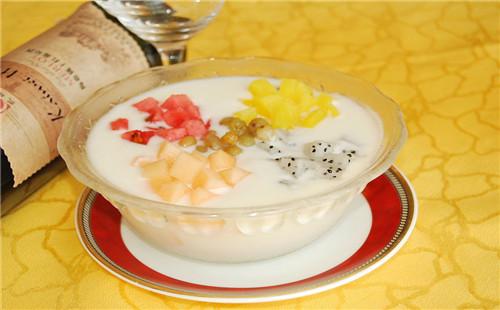 盡情享受美食美客酸奶水果撈的新美味