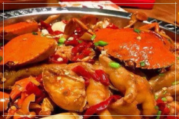 融合肉蟹的鮮香與鮮蝦的純粹，蠻橫肉蟹煲好吃不貴