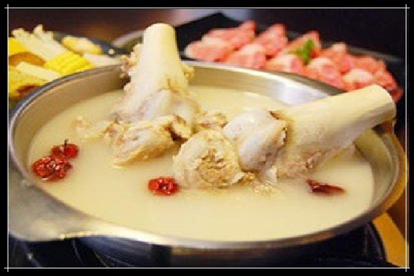 牛三哥牛肉湯古法熬制，正宗洛陽風味