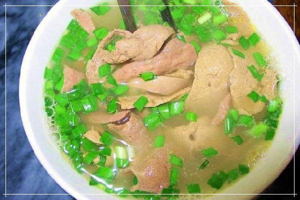 三盛和羊肉湯藥用價(jià)值極高，乃滋補(bǔ)佳品