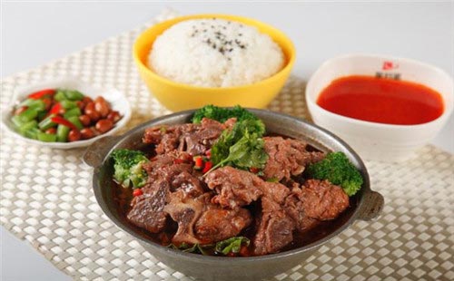 犟骨頭排骨飯加盟 吃好吃飽 吃的劃算