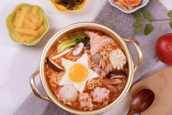 加盟投資泡面小食堂費用是多少?收益究竟好不好?