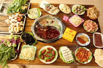 屋頭串串香加盟品牌以十多年的經(jīng)驗(yàn)建立完善的加盟體系與扶持體系