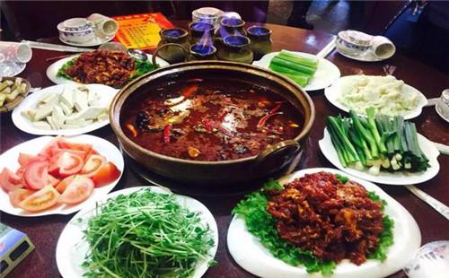 有誰加盟過九牛城養(yǎng)生牛肉火鍋？開一家大概要多少錢？