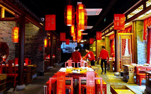 炊二哥火鍋：紅紅火火中國風(fēng) 情真意切國寶情
